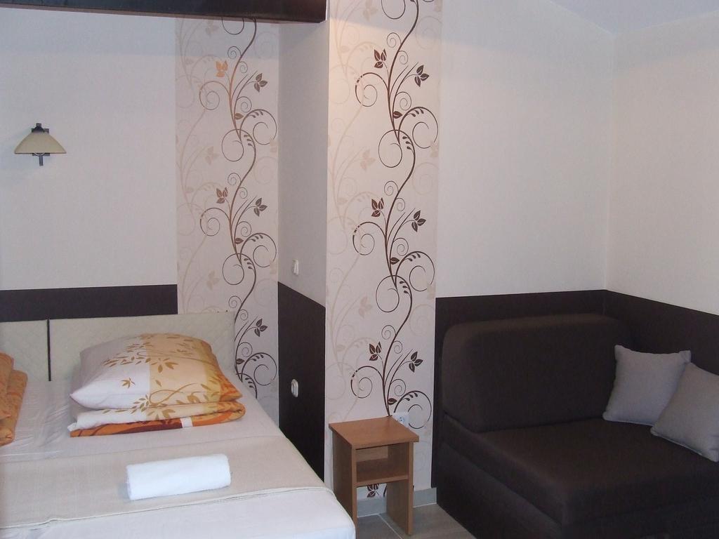 Peterfia Panzio Hotel เดเบรตเซน ภายนอก รูปภาพ