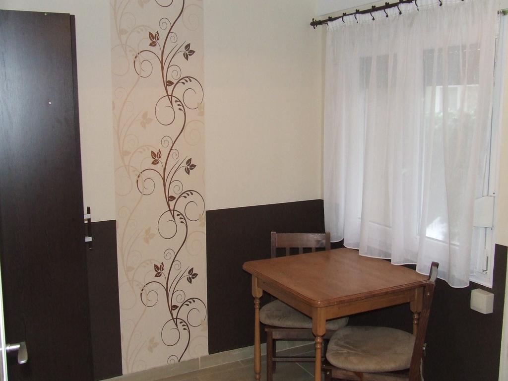 Peterfia Panzio Hotel เดเบรตเซน ภายนอก รูปภาพ