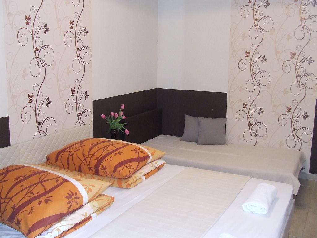 Peterfia Panzio Hotel เดเบรตเซน ภายนอก รูปภาพ