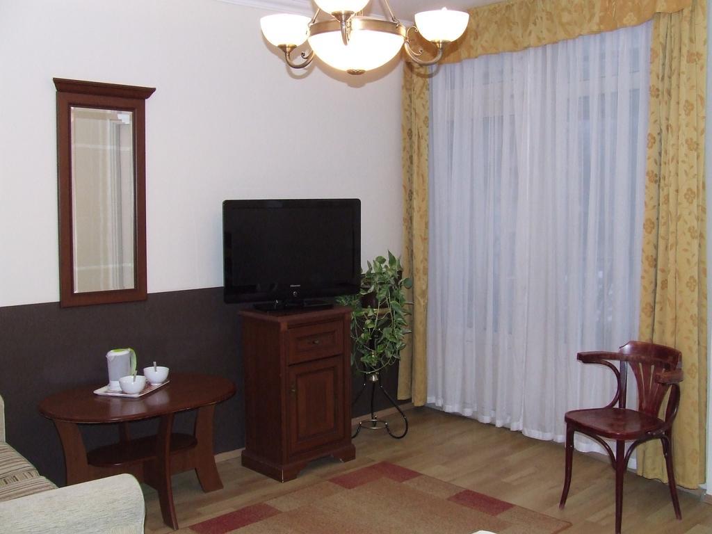 Peterfia Panzio Hotel เดเบรตเซน ภายนอก รูปภาพ